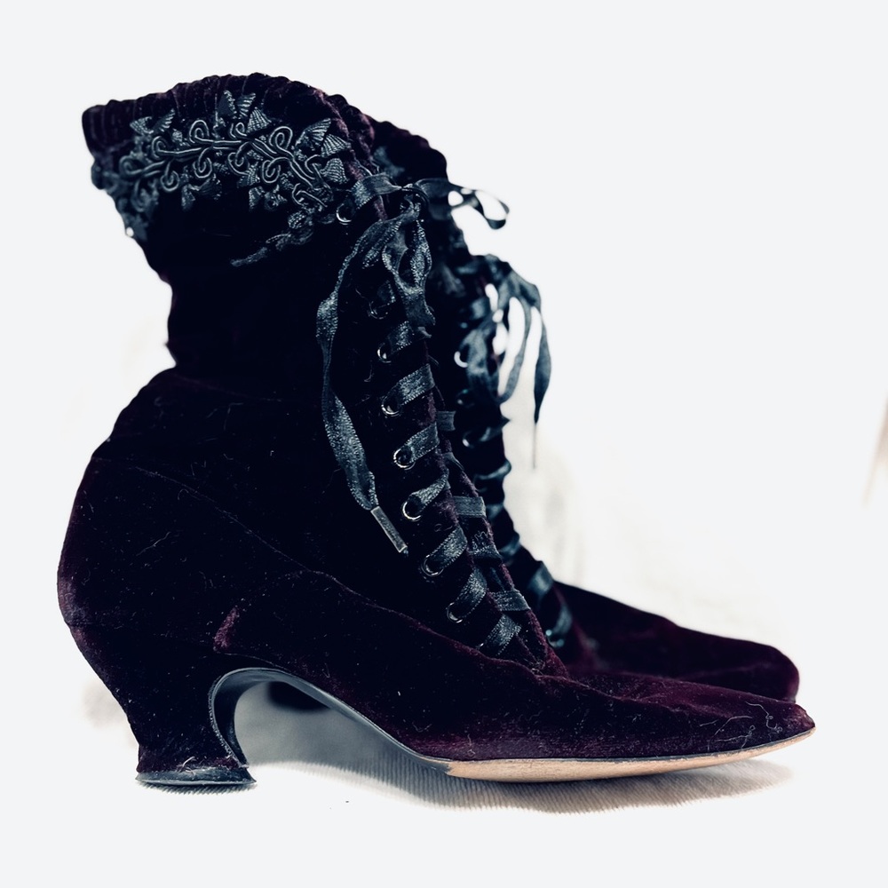Vintage 90s Victorian style gothic black velvet ankle boots
